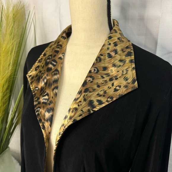 Chico’s Travelers Black Silky Cardigan W/Animal Print Lining Size 1 US S/M - Picture 2 of 10